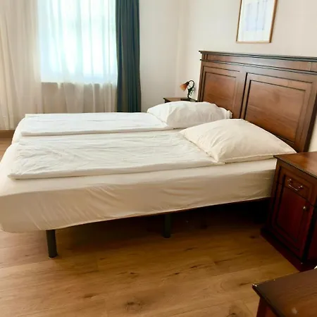 Am Ratshof 3*